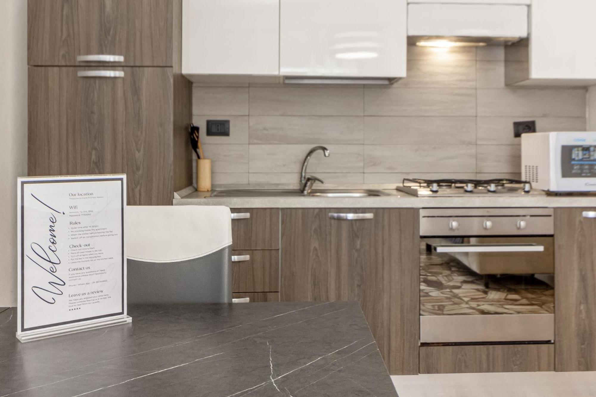 Lovely Piazza Santa Maria Apartment Сассарі Екстер'єр фото